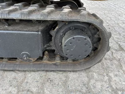 83233