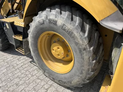 83256