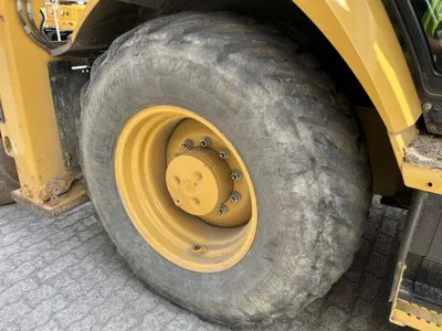 83256