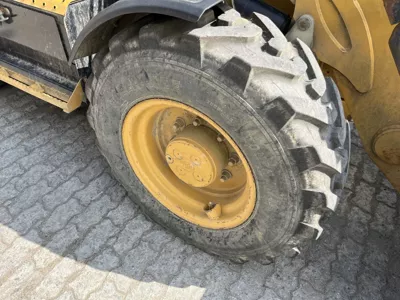 83256