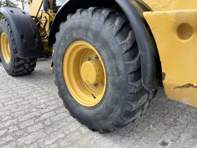 83260