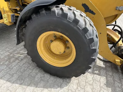 83261